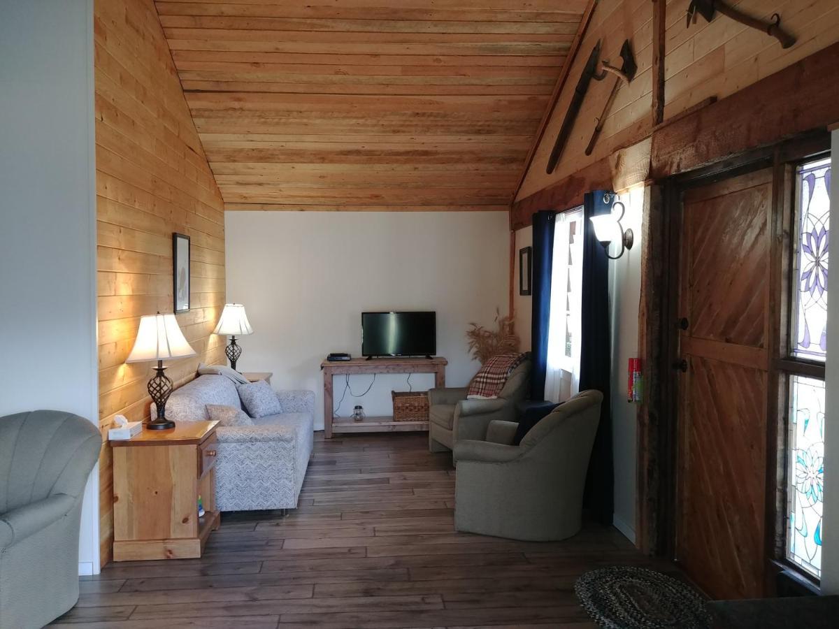 Wolfwood Guest Ranch Villa เคลียร์วอเตอร์ ภายนอก รูปภาพ