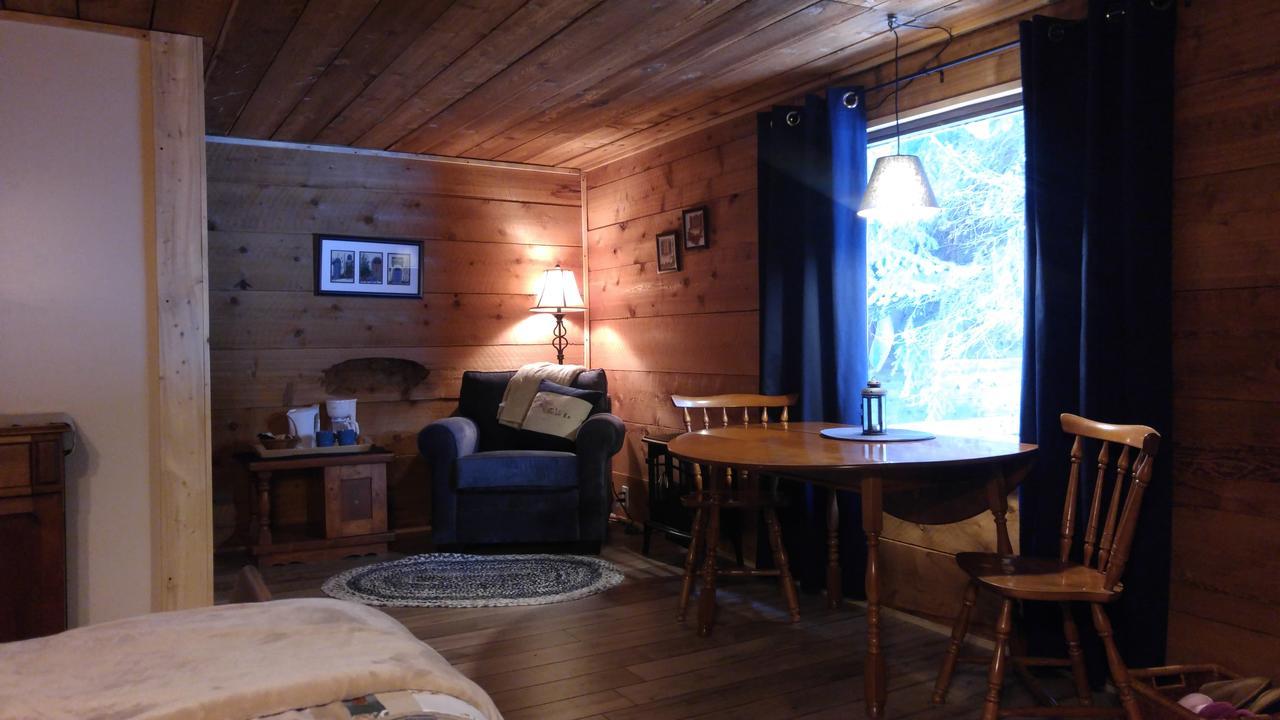 Wolfwood Guest Ranch Villa เคลียร์วอเตอร์ ภายนอก รูปภาพ