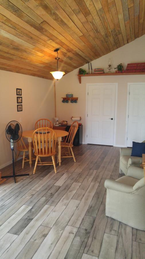 Wolfwood Guest Ranch Villa เคลียร์วอเตอร์ ภายนอก รูปภาพ
